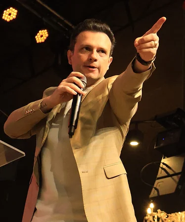 Pastor Patrick Vieira